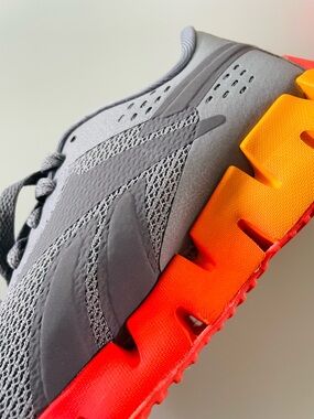 NIB Reebok Zig Dynamica 2.0 Sneaker Big Kid